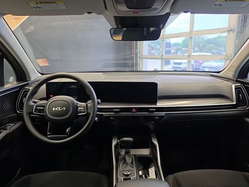 Certified 2025 Kia Sorento LX FWD image 18
