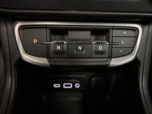 Certified 2023 GMC Terrain SLT w/ Infotainment Package II image 16