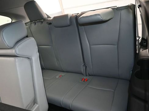 Used 2025 Toyota Highlander XLE FWD image 15