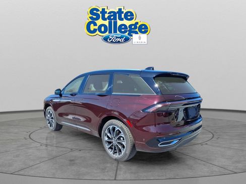 Used 2024 Lincoln Nautilus Reserve image 6