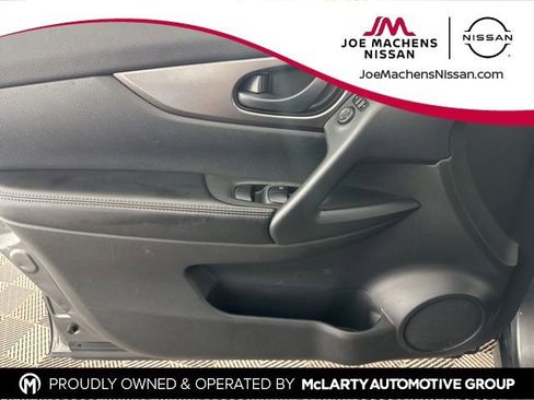 Used 2021 Nissan Rogue Sport S image 17