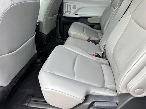 Certified 2026 Toyota Sienna XLE FWD image 12