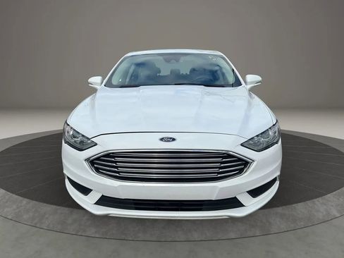 Used 2018 Ford Fusion SE image 2