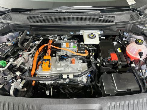 Used 2024 Chevrolet Equinox EV LT w/ LPO, Blackout Package FWD image 33