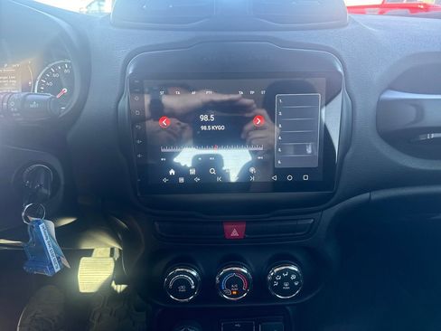 Used 2015 Jeep Renegade Latitude AWD/4WD image 17