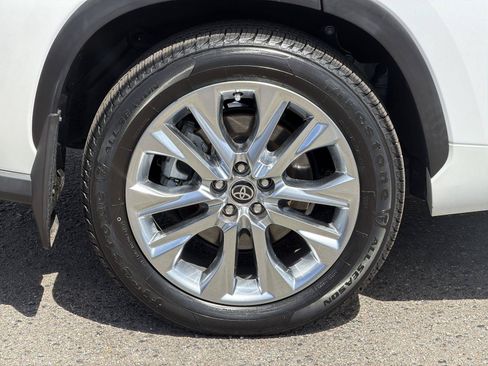Used 2023 Toyota Highlander Limited FWD image 33