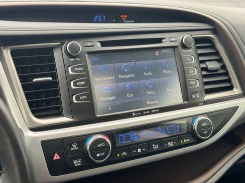 Used 2018 Toyota Highlander XLE image 36