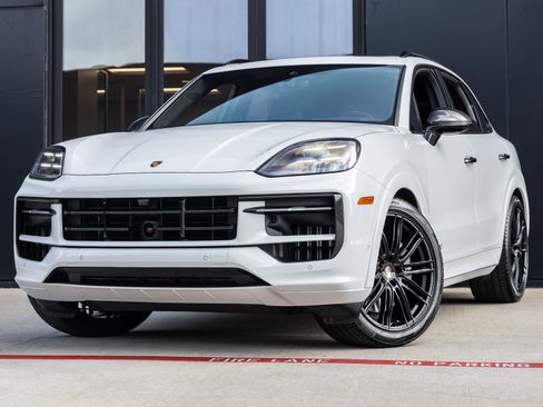 Certified 2025 Porsche Cayenne GTS AWD/4WD image 1