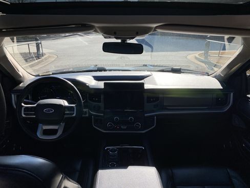 Used 2022 Ford Expedition Max XLT image 19