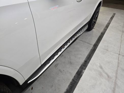 Used 2025 Mercedes-Benz GLC 300 4MATIC w/ AMG Line image 10