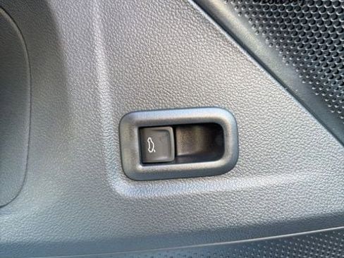 New 2026 Volkswagen Tiguan SE image 19