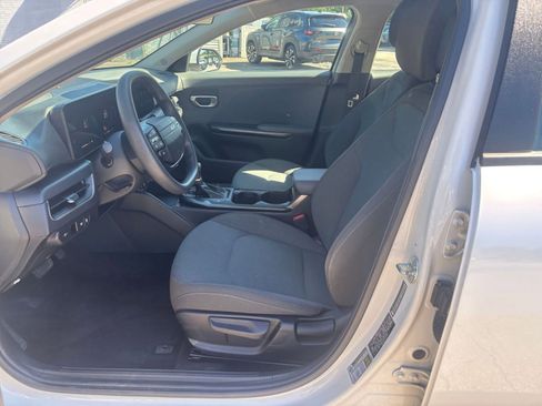 Used 2025 Kia K4 FWD image 25