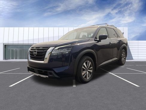 Used 2024 Nissan Pathfinder SL AWD/4WD image 4