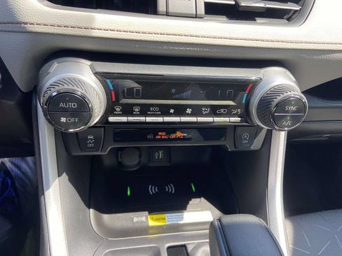 Used 2025 Toyota RAV4 XLE FWD image 22