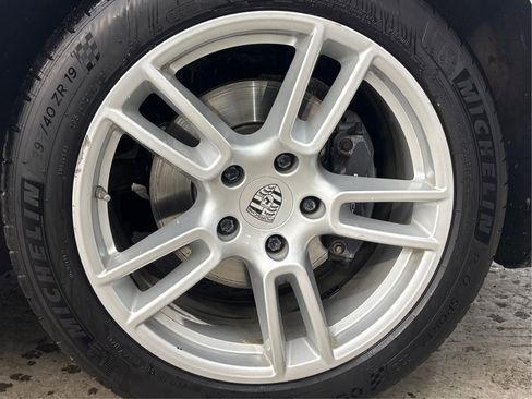 Used 2017 Porsche Panamera 4 image 32