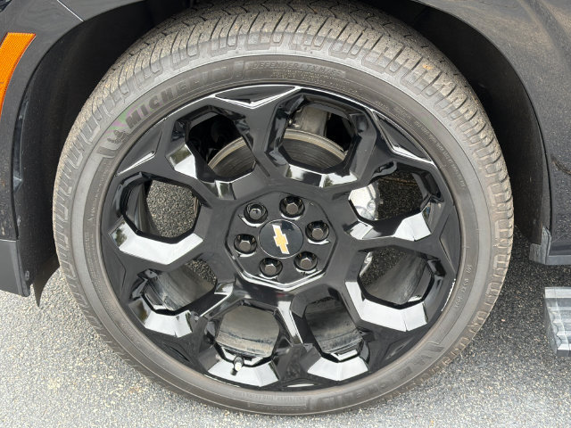 Used 2025 Chevrolet Suburban High Country AWD/4WD image 13