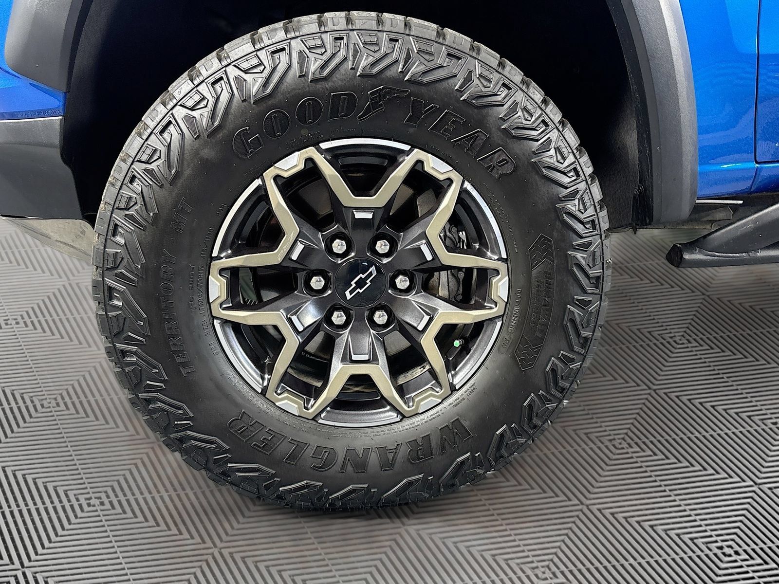 Used 2024 Chevrolet Colorado ZR2 w/ ZR2 Convenience Package III AWD/4WD image 32