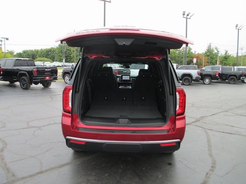 Certified 2023 GMC Yukon SLT w/ SLT Luxury Package image 7