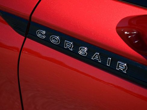 Used 2025 Lincoln Corsair Reserve w/ Equipment Group 202A FWD image 9