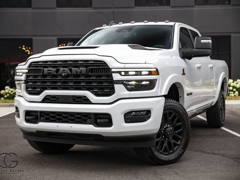 Used 2025 RAM 3500 Limited AWD/4WD image 2