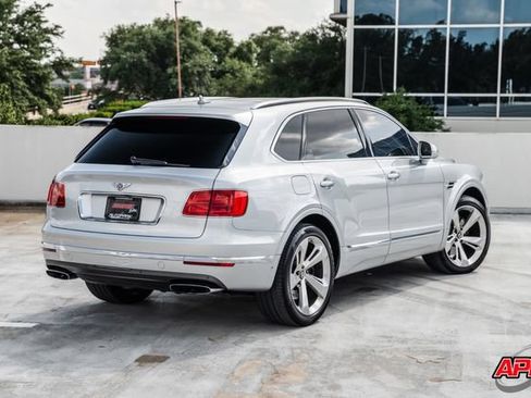 Used 2017 Bentley Bentayga AWD/4WD image 50