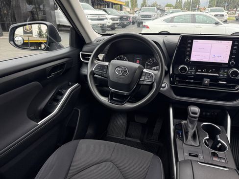 Used 2020 Toyota Highlander L image 24