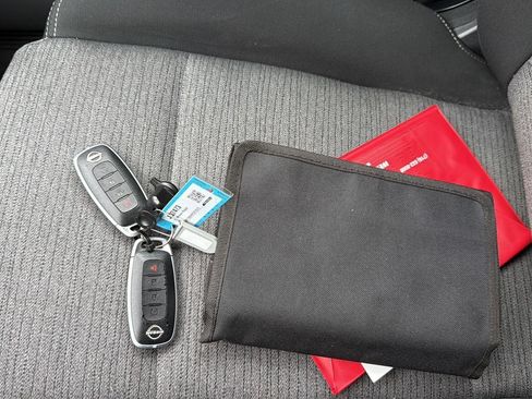 Used 2023 Nissan Rogue SV image 21