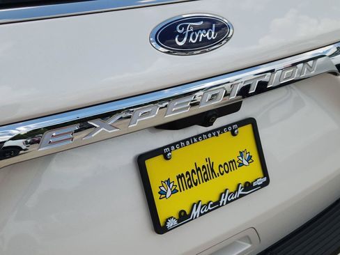 Used 2018 Ford Expedition Max XLT w/ Equipment Group 202A RWD image 32