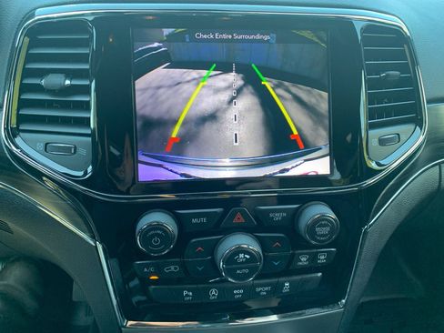 Used 2019 Jeep Grand Cherokee Limited AWD/4WD image 13