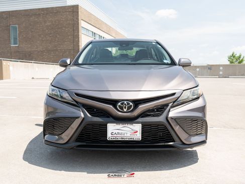 Used 2021 Toyota Camry SE FWD image 2