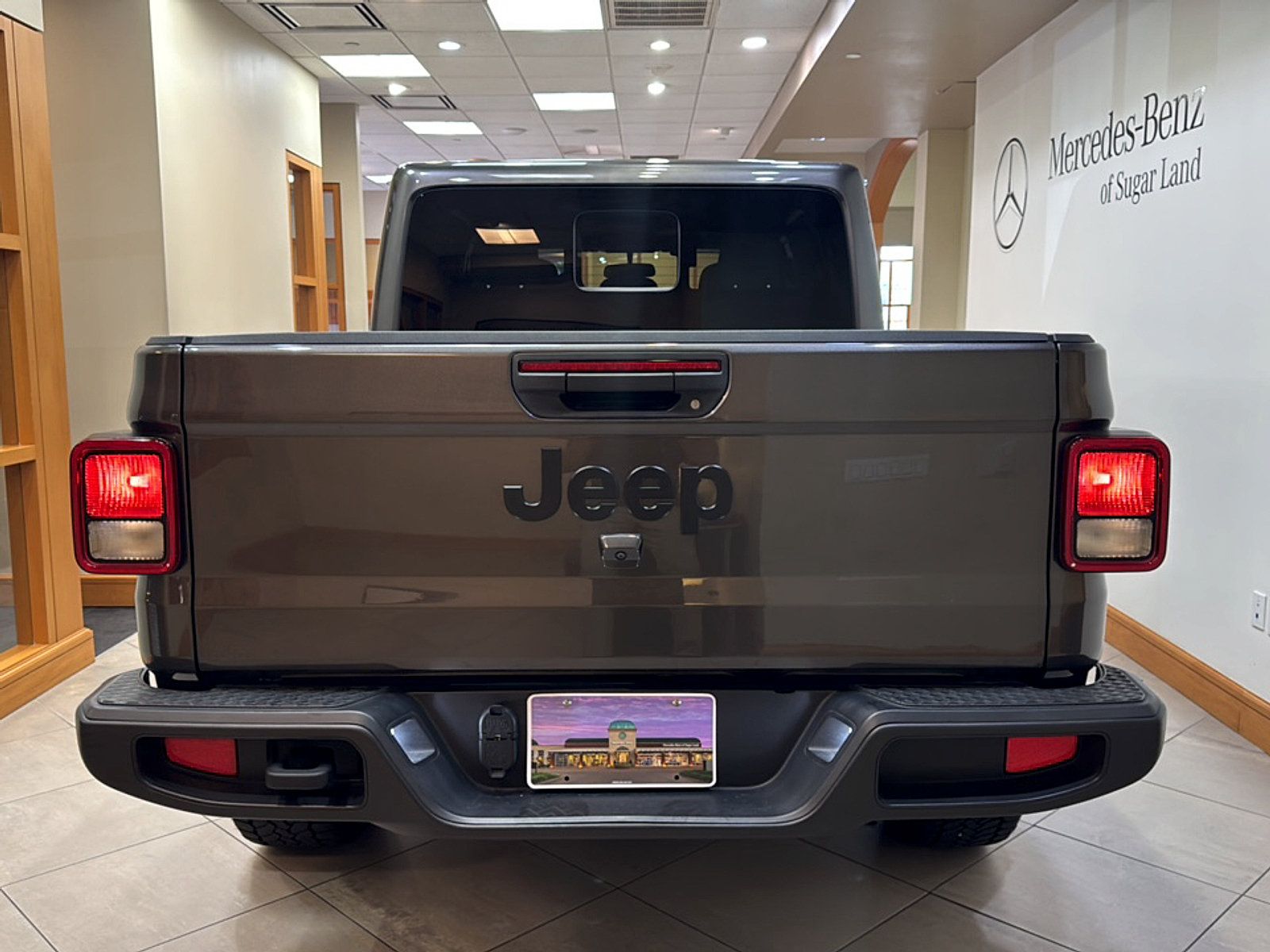 Used 2025 Jeep Gladiator Sport AWD/4WD image 5