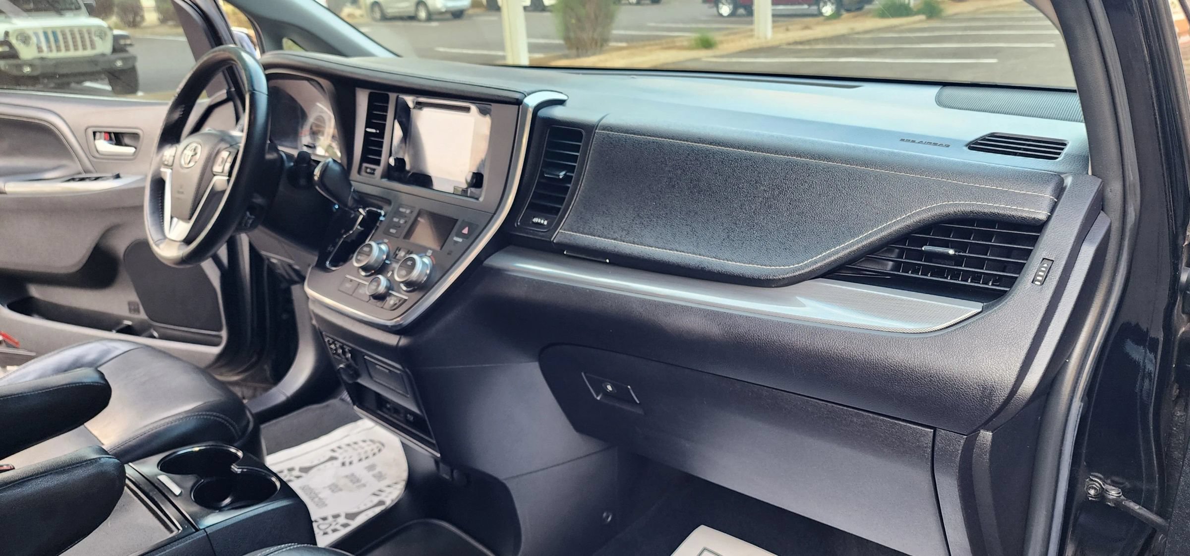 Used 2016 Toyota Sienna SE Premium FWD image 24