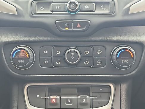 Used 2022 GMC Terrain SLE w/ Driver Convenience Package image 29