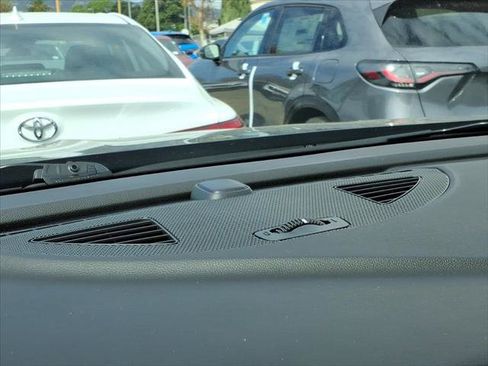 Used 2023 Buick Envision Avenir image 25