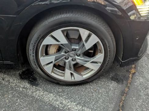 Used 2021 Audi e-tron Prestige image 11