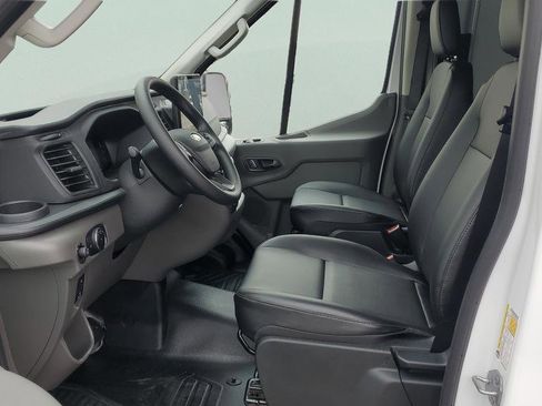 New 2026 Ford Transit 250 148 Medium Roof RWD image 18