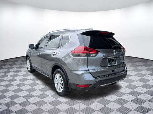Used 2018 Nissan Rogue SV FWD image 3