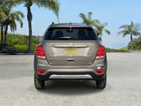 Used 2022 Chevrolet Trax LT w/ LT Convenience Package image 3