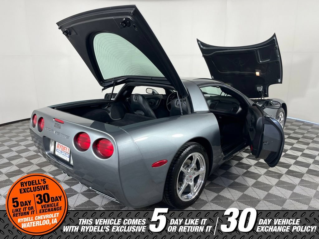 Used 2004 Chevrolet Corvette Coupe RWD image 15