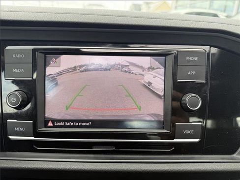 Used 2023 Volkswagen Jetta SE w/ Panoramic Sunroof Package image 17
