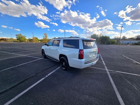 Used 2015 Chevrolet Suburban LT image 5