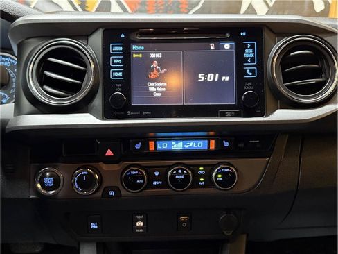 Used 2017 Toyota Tacoma TRD Off-Road AWD/4WD image 19