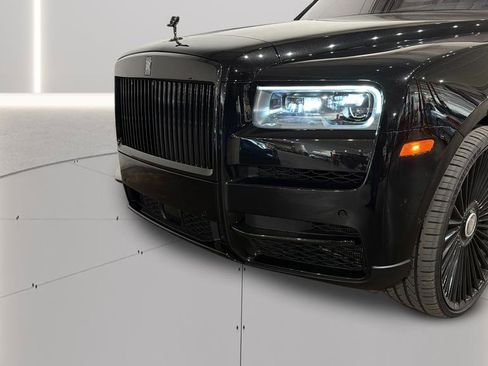 Used 2022 Rolls-Royce Cullinan Black Badge w/ Dark Exterior Package image 48
