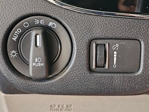 Used 2019 Dodge Grand Caravan SXT FWD image 16