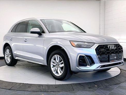 Certified 2022 Audi Q5 2.0T Premium w/ Convenience Package AWD/4WD image 1