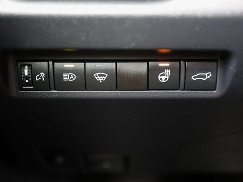 Used 2020 Toyota RAV4 XLE image 40