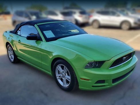 Used 2013 Ford Mustang Convertible RWD image 23