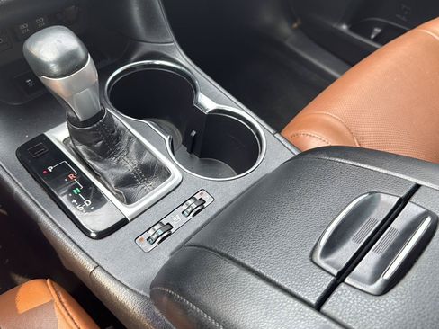 Used 2018 Toyota Highlander Limited FWD image 20