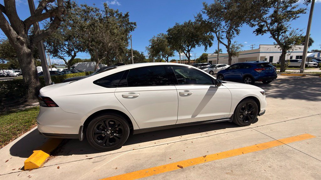 Used 2025 Honda Accord SE image 7