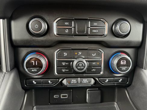 Used 2023 Chevrolet Tahoe Z71 AWD/4WD image 16